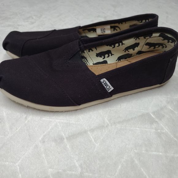 Toms Shoes - Toms | Classic Black Canvas Slip On size 8